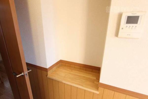 ※303号室の写真を参照しています