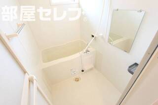 お風呂には窓があり換気もGOOD