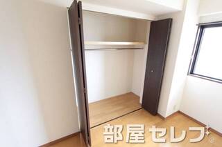 各部屋に収納あります。他号室の写真です。