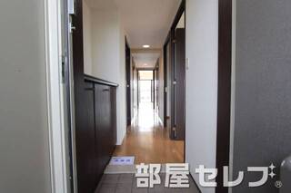 玄関口。他号室の写真です。