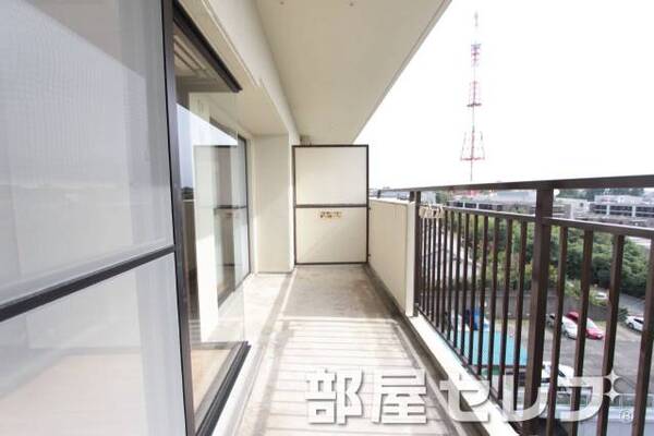 和室から北側洋室までつながっています。他号室の写真です。