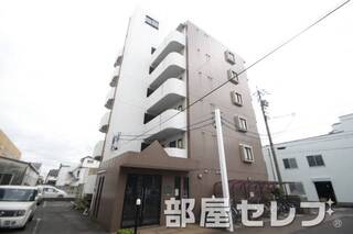 6階建てマンション。