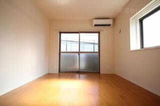 （イメージ）中部屋は出窓はありません。