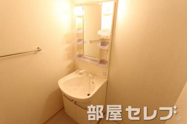 きれいな洗髪洗面化粧台です。