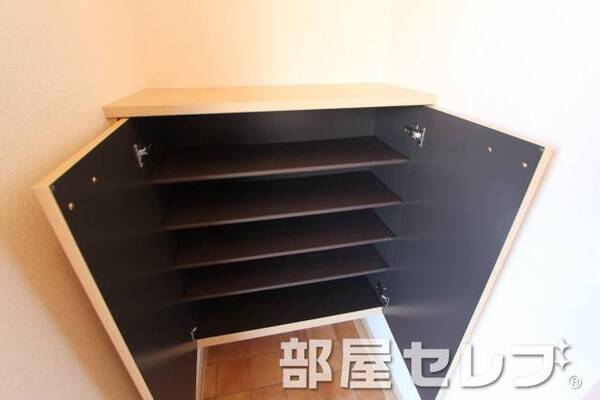 玄関すっきりシューズボックスです。