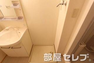 キレイな室内洗濯機置き場です。