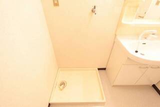 洗濯機置き場は室内にあります。