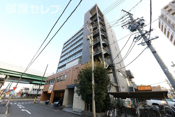 1、2Ｆ店舗の9階建てのマンション。