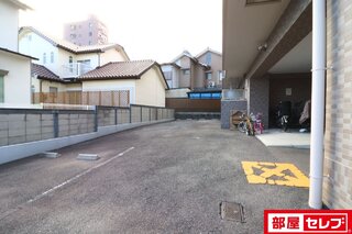 屋根付きの駐輪場で安心。