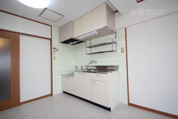 お好みのコンロが置けるキッチンです。