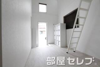 天井が高くおしゃれな空間。
