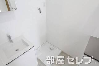 洗濯機置場はこちらへ。