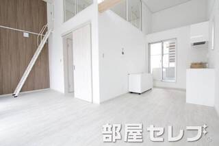 天井が高くおしゃれな空間。