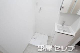 洗濯機置場はこちらへ。