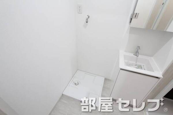 洗濯機置場はこちらへ。