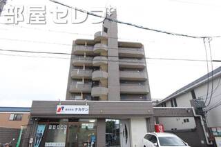 7階建てのマンション。