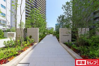 北側エントランス