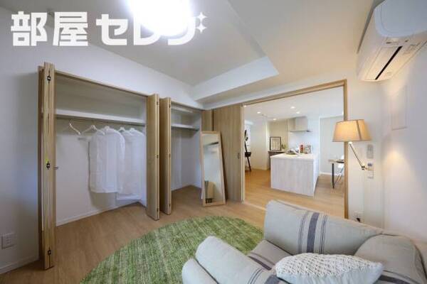 ※モデルルーム（階数によって色合いの相違があります。）