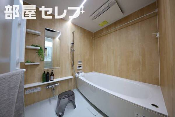 ※モデルルーム（階数によって色合いの相違があります。）