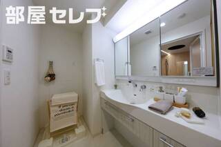 ※モデルルーム（階数によって色合いの相違があります。）