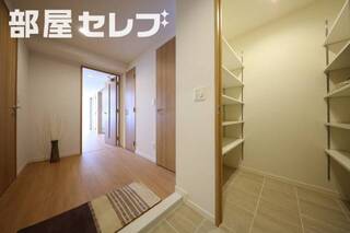 ※モデルルーム（階数によって色合いの相違があります。）