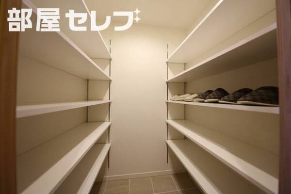 ※モデルルーム（階数によって色合いの相違があります。）