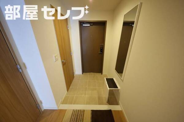 ※モデルルーム（階数によって色合いの相違があります。）