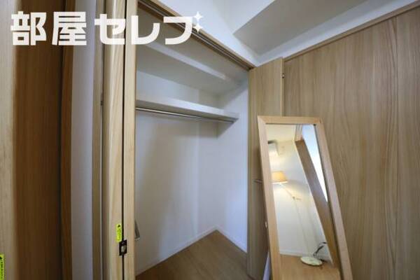 ※モデルルーム（階数によって色合いの相違があります。）