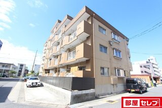 重厚感がある大きいマンション。