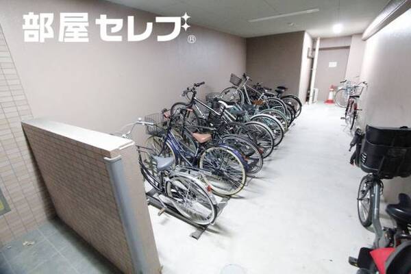駐輪場。
