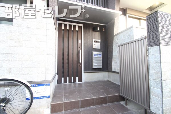 カッコイイエントランス。