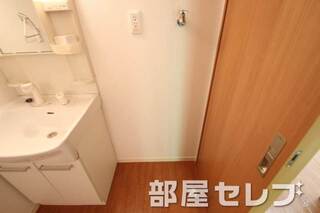 きれいな室内洗濯機置場です。
