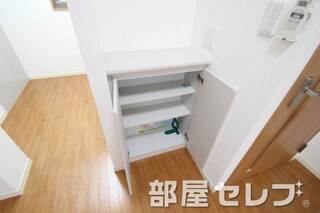 ちょっとした収納です。お使いください。