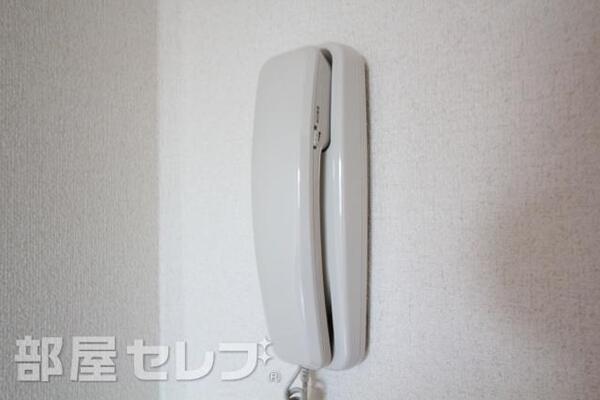 インターホンついてます。