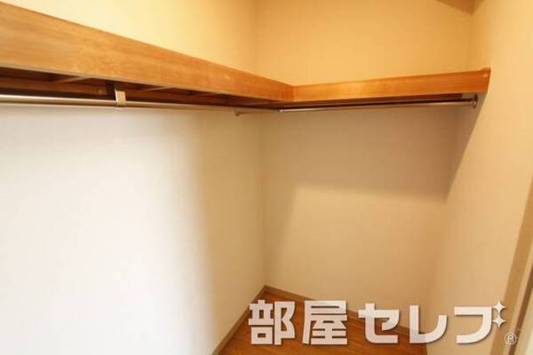 ウォークインクローゼットでたっぷり収納できます　イメージ写真　