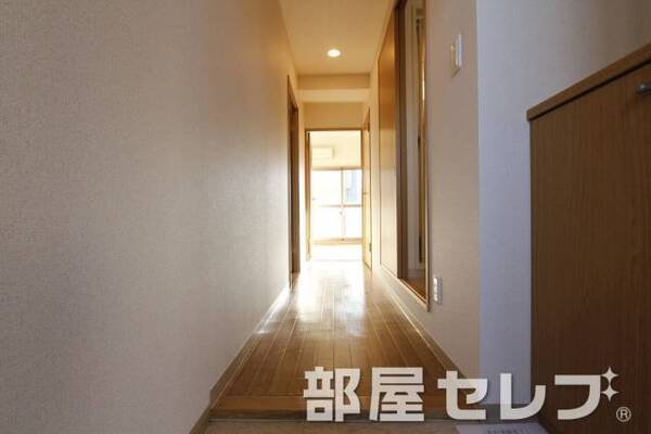 玄関にはシューズボックスあります　イメージ写真