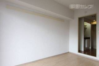 板の部分を上手く使ってこだわりの部屋に