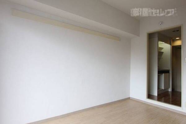 板の部分を上手く使ってこだわりの部屋に