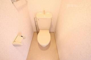 トイレットは通路側にございます