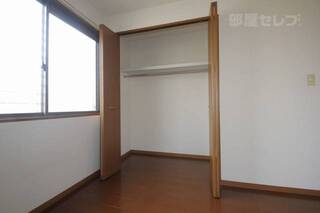奥行きある収納です