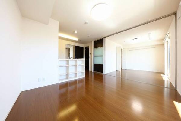 202号室内装写真参照