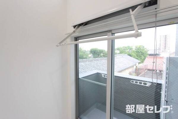 室内で洗濯物が干せます