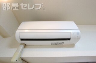 居室にエアコンついてます。