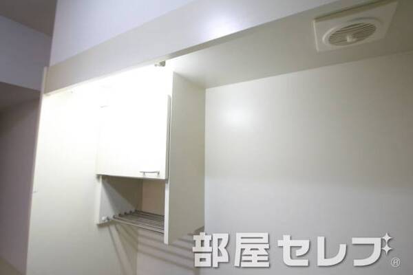 キッチン上部収納。