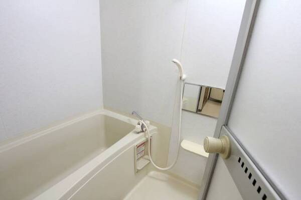 お風呂も清潔感もあります