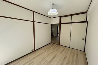 押入