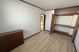 押入