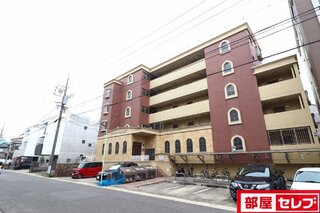 オシャレな外観で目を引きます。