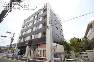 建物の入り口。