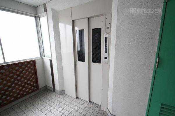 エレベータは4階までです。